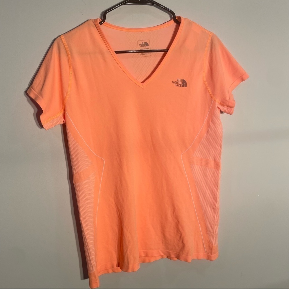 Women’s North face v neck t shirt large